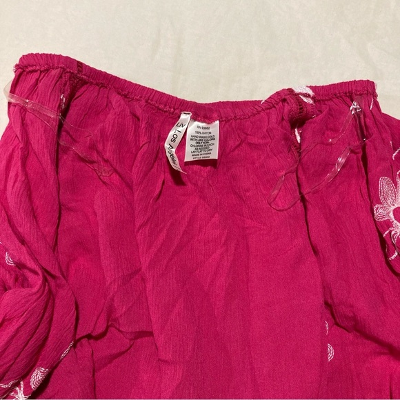 LIV Los Angeles Red Embroidered Blouse - Picture 7 of 10